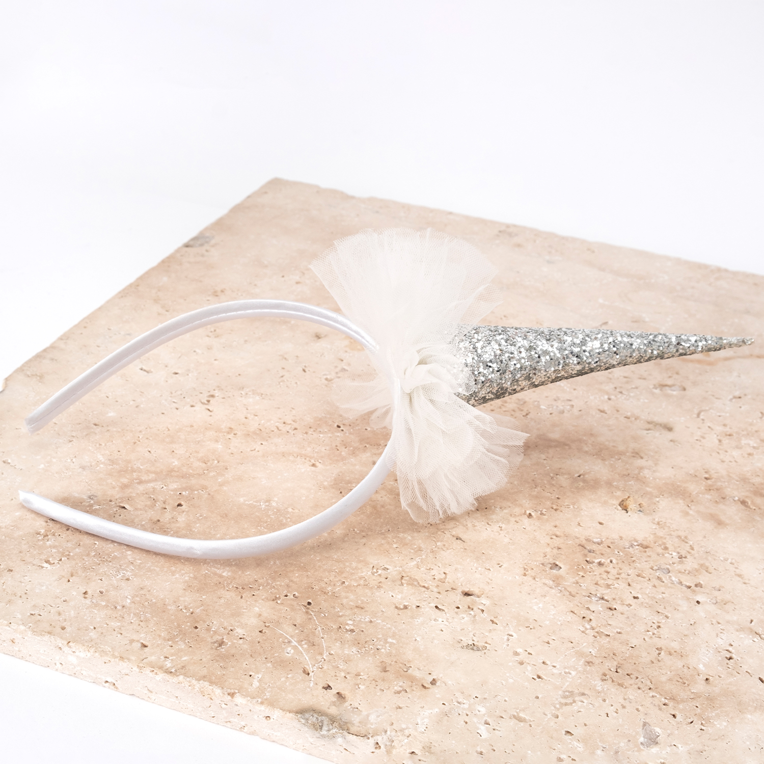 Beyaz Tüllü Işıltılı Parti Tacı