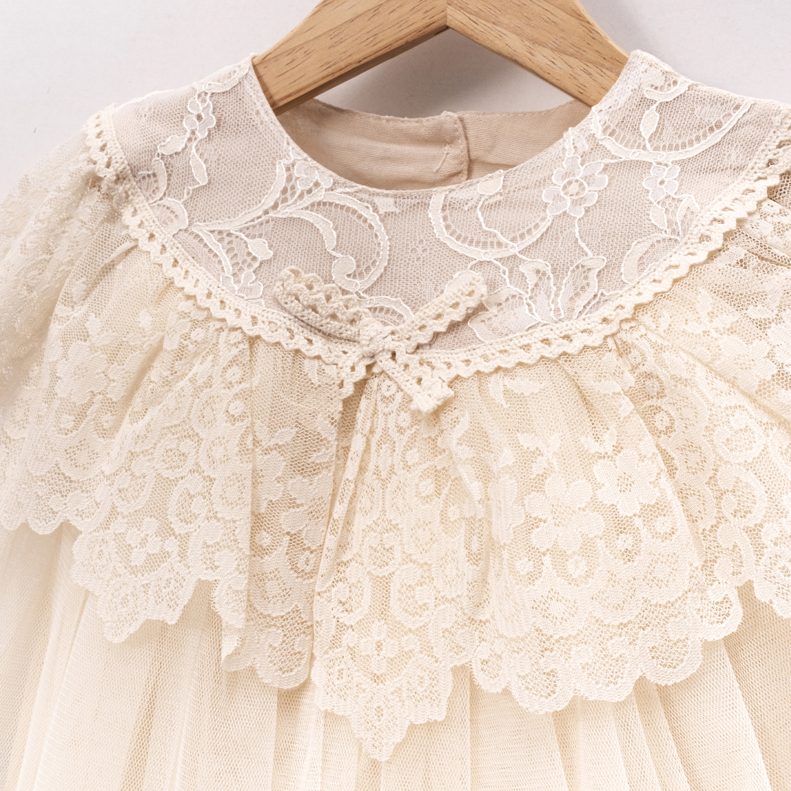 Elizabeth Bej Dantelli Kız Bebek Romper
