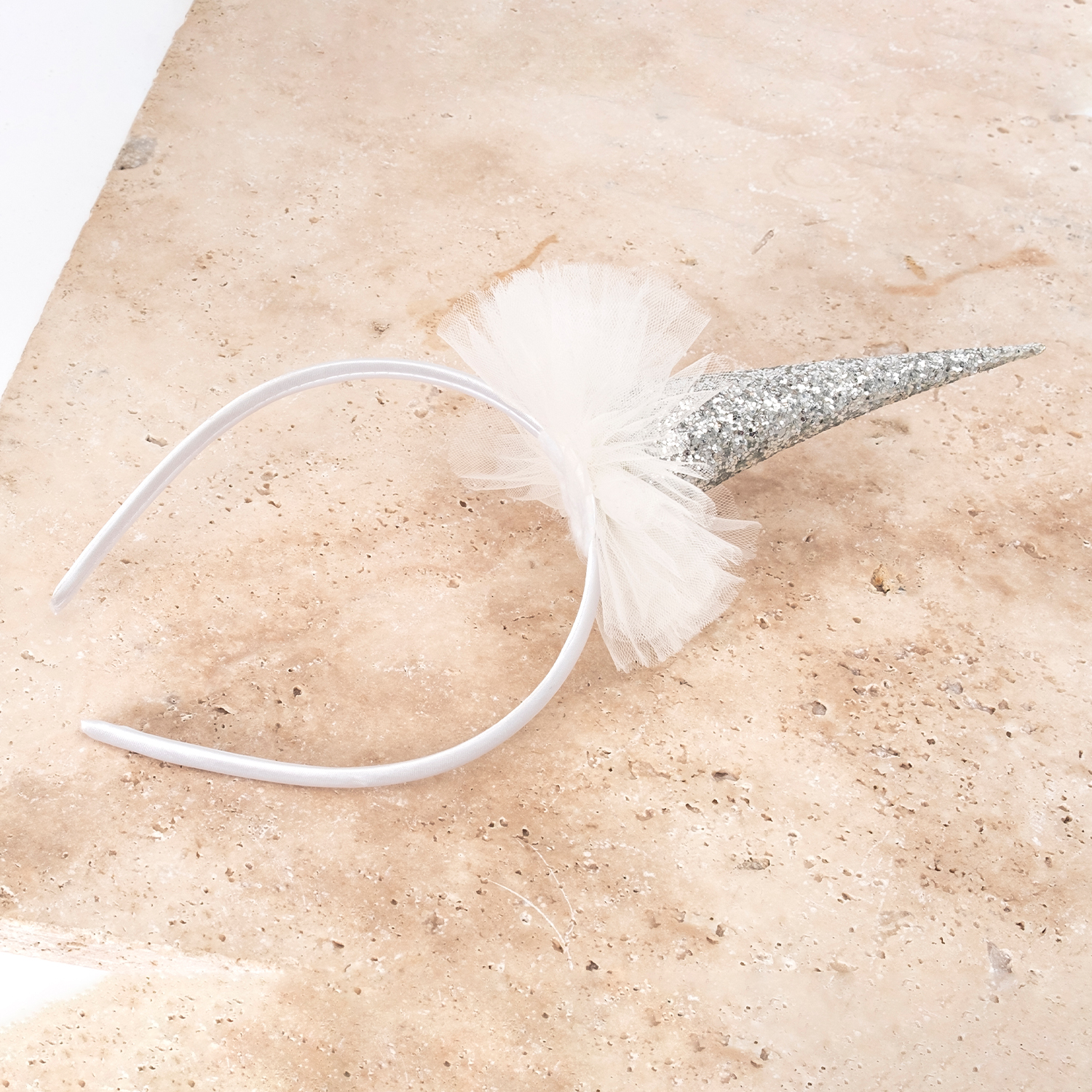 Beyaz Tüllü Işıltılı Parti Tacı