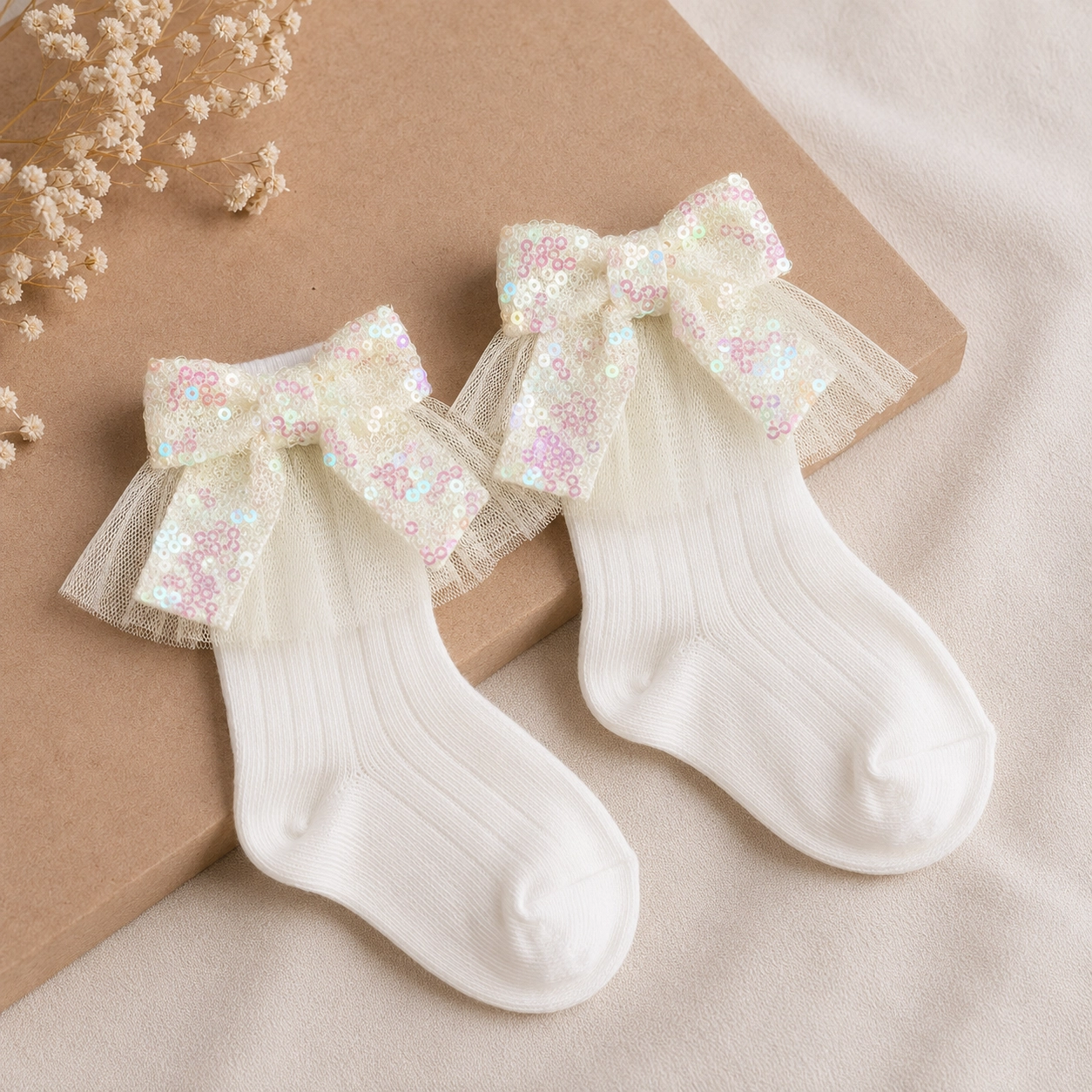 Sparkle Beyaz Pullu Fiyonklu Kız Bebek Çorap