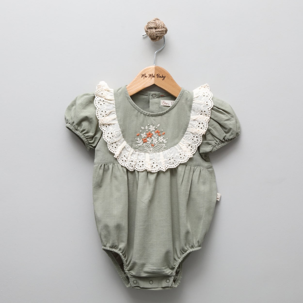 Nakış İşlemeli Fisto Detaylı Kız Bebek Romper