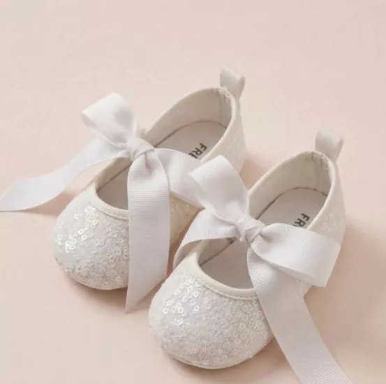 Sparkle Beyaz Payetli Kız Bebek Babet